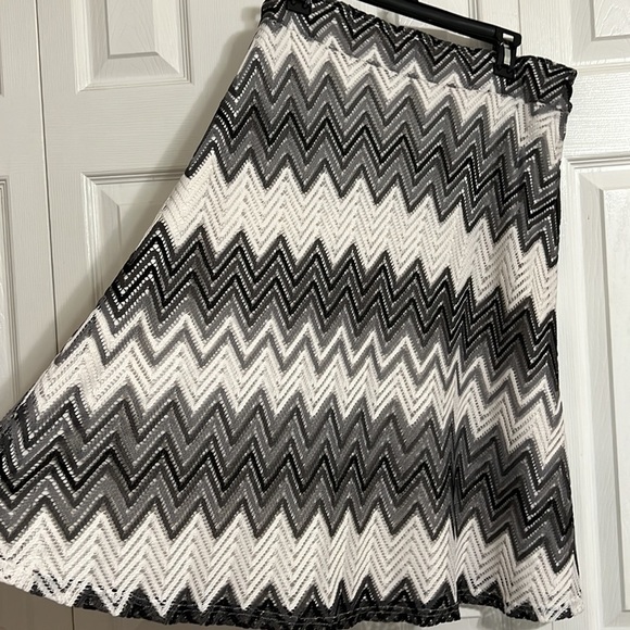 Zac & Rachel ZigZag Skirt XL - Picture 3 of 5